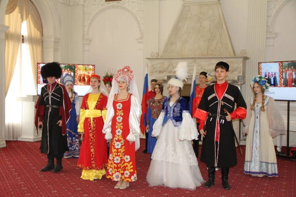 Константин Шимановский: В преддверии Дня воссоединения Крыма с Россией в Ливадийском дворце состоялось открытие Года единства народов России Константин Шимановский: В преддверии Дня воссоединения Крыма с Россией в Ливадийском дворце состоялось открытие Года единства народов России