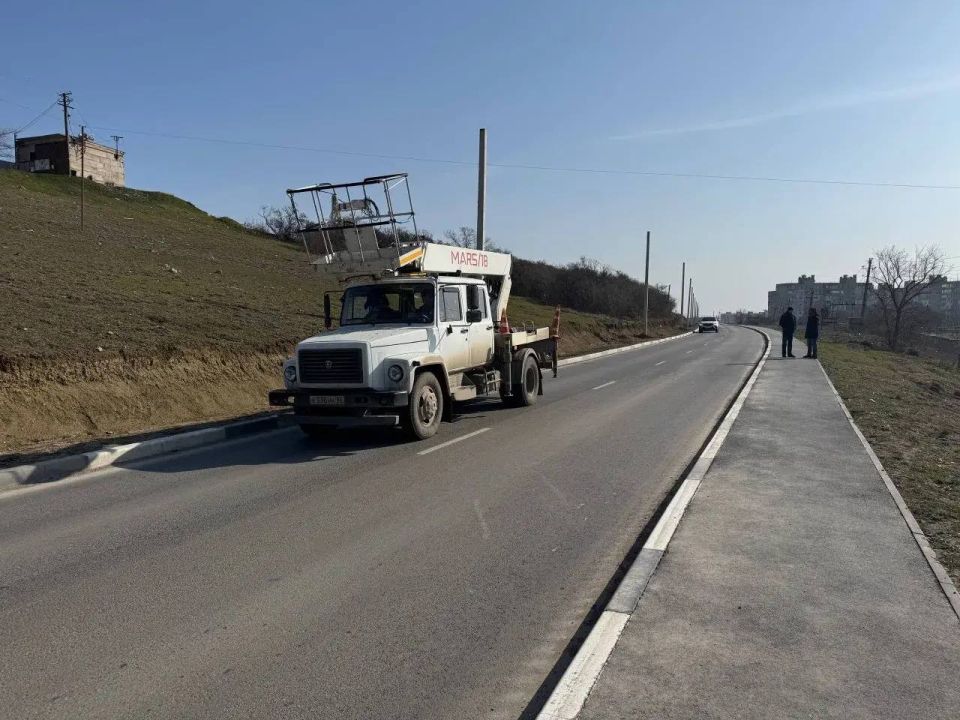 В Керчи продолжается масштабная работа по освещению новой дороги, соединяющей ул. Марата и Куль-Обинское шоссе В Керчи продолжается масштабная работа по освещению новой дороги, соединяющей ул. Марата и Куль-Обинское шоссе