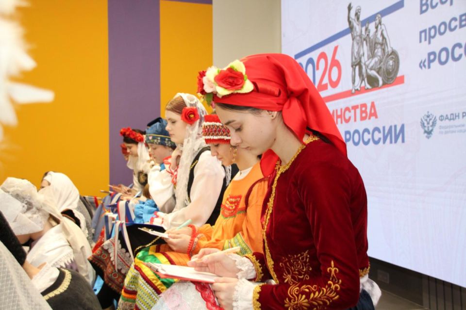 Инна Шишова и Ольга Собещанская приняли участие в просветительской акции «Россия – семья семей» в Симферополе Инна Шишова и Ольга Собещанская приняли участие в просветительской акции «Россия – семья семей» в Симферополе