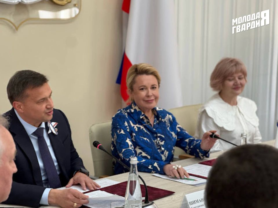 Молодогвардейцы Крыма и Москвы объединили регионы выставкой «Герои всех времён» Молодогвардейцы Крыма и Москвы объединили регионы выставкой «Герои всех времён»