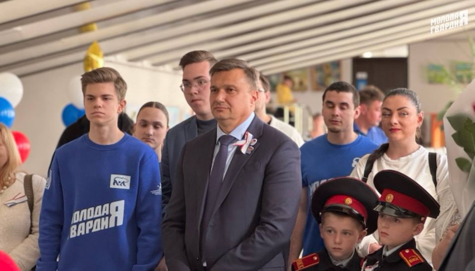 Молодогвардейцы Крыма и Москвы объединили регионы выставкой «Герои всех времён» Молодогвардейцы Крыма и Москвы объединили регионы выставкой «Герои всех времён»