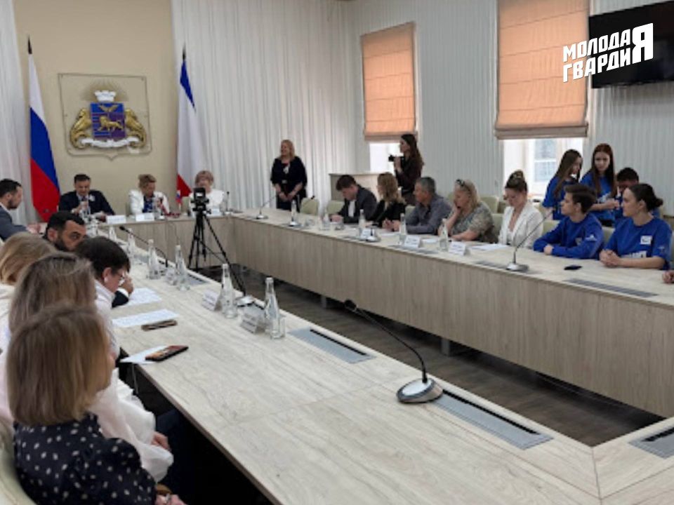 Молодогвардейцы Крыма и Москвы объединили регионы выставкой «Герои всех времён» Молодогвардейцы Крыма и Москвы объединили регионы выставкой «Герои всех времён»