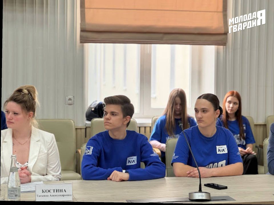 Молодогвардейцы Крыма и Москвы объединили регионы выставкой «Герои всех времён» Молодогвардейцы Крыма и Москвы объединили регионы выставкой «Герои всех времён»