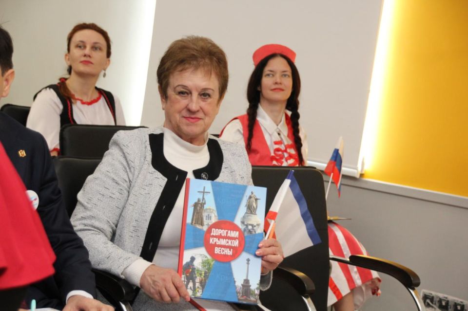 Инна Шишова и Ольга Собещанская приняли участие в просветительской акции «Россия – семья семей» в Симферополе Инна Шишова и Ольга Собещанская приняли участие в просветительской акции «Россия – семья семей» в Симферополе