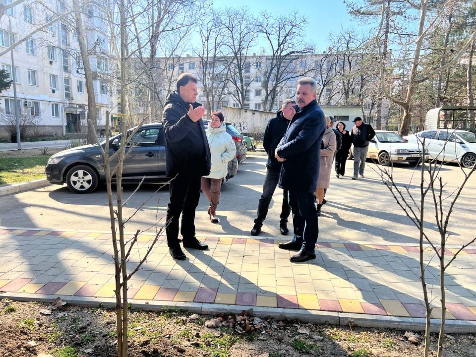 Василий Телиженко: Во время обхода микр.им.Генерала Васильева на предмет санитарного состояния города, был выявлен ряд замечаний в работе управляющей компании, и даны протокольные поручения по их устранению Василий Телиженко: Во время обхода микр.им.Генерала Васильева на предмет санитарного состояния города, был выявлен ряд замечаний в работе управляющей компании, и даны протокольные поручения по их устранению
