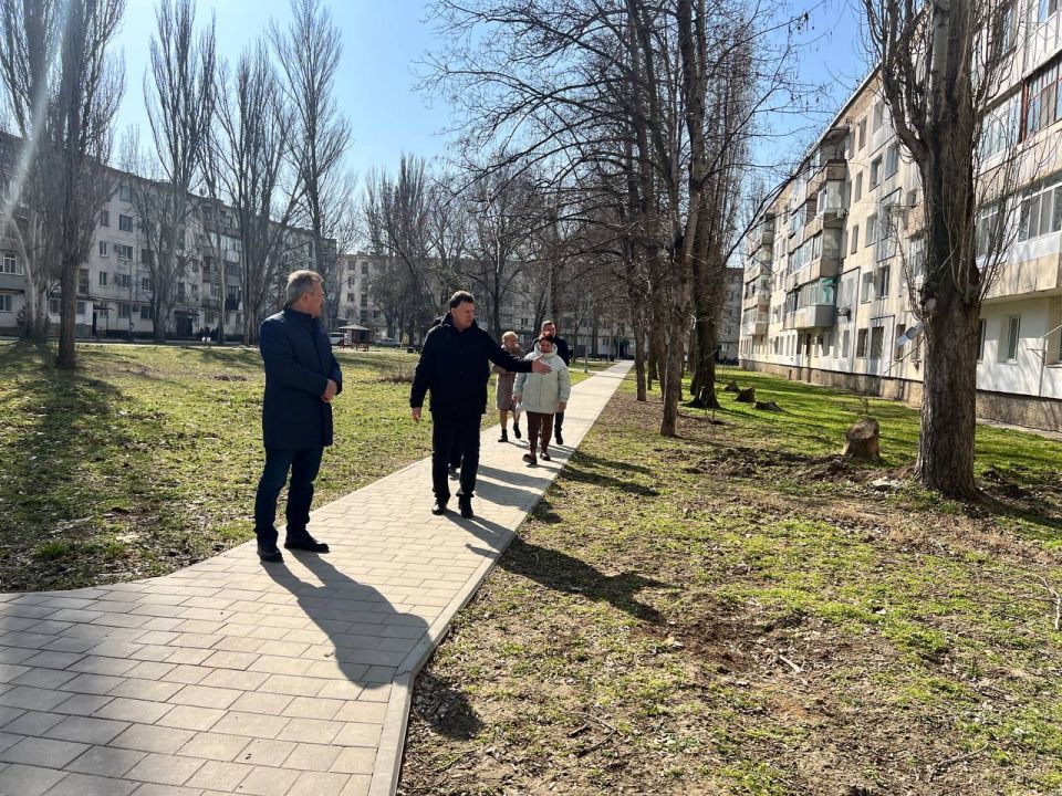 Василий Телиженко: Во время обхода микр.им.Генерала Васильева на предмет санитарного состояния города, был выявлен ряд замечаний в работе управляющей компании, и даны протокольные поручения по их устранению Василий Телиженко: Во время обхода микр.им.Генерала Васильева на предмет санитарного состояния города, был выявлен ряд замечаний в работе управляющей компании, и даны протокольные поручения по их устранению