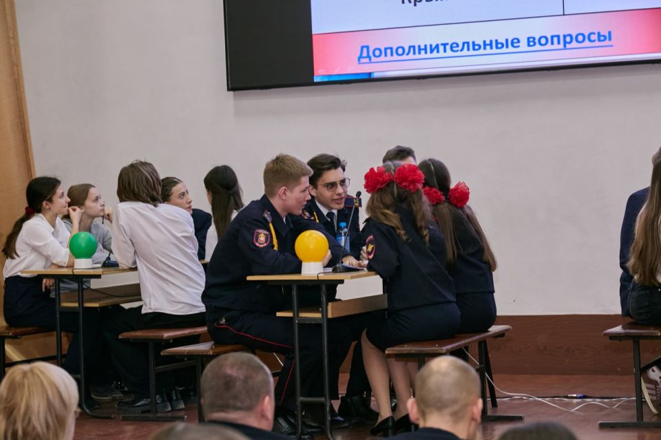 Севастопольские кадеты органов внутренних дел стали победителями в интеллектуальной викторине, приуроченной ко Дню воссоединения Севастополя и Крыма с Россией Севастопольские кадеты органов внутренних дел стали победителями в интеллектуальной викторине, приуроченной ко Дню воссоединения Севастополя и Крыма с Россией