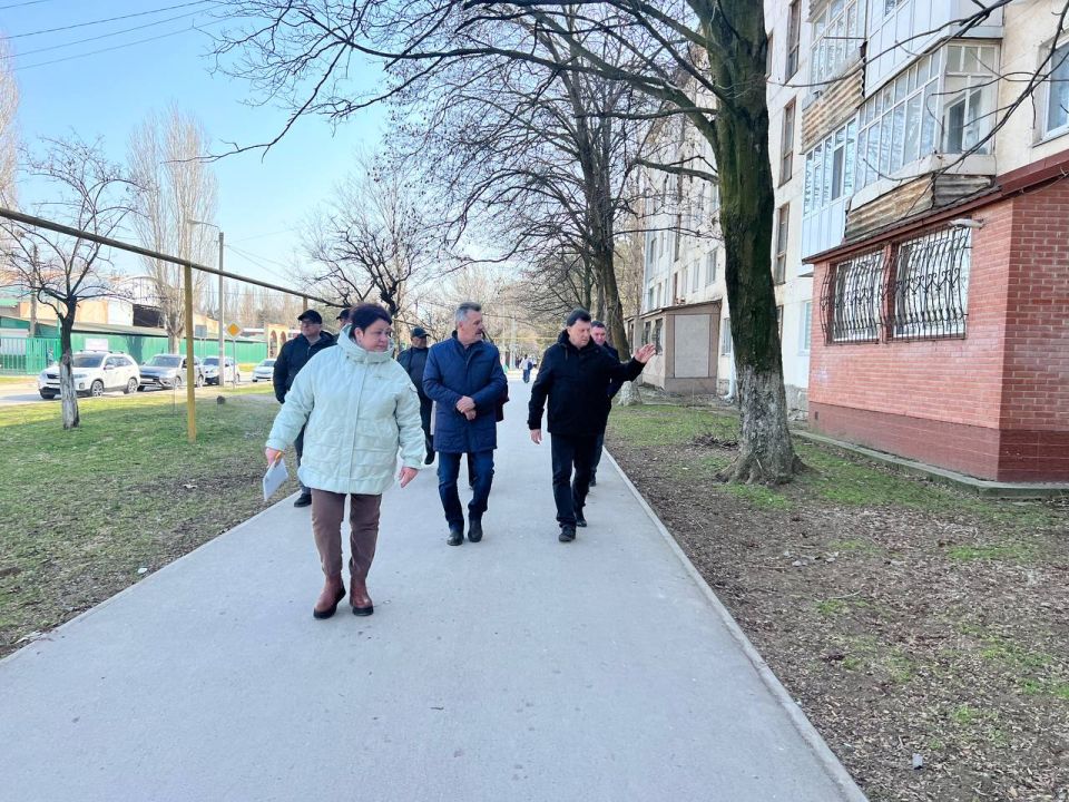Василий Телиженко: Во время обхода микр.им.Генерала Васильева на предмет санитарного состояния города, был выявлен ряд замечаний в работе управляющей компании, и даны протокольные поручения по их устранению Василий Телиженко: Во время обхода микр.им.Генерала Васильева на предмет санитарного состояния города, был выявлен ряд замечаний в работе управляющей компании, и даны протокольные поручения по их устранению