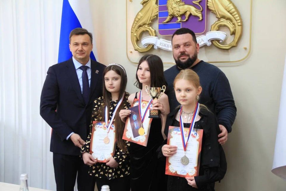 Константин Шимановский: Воспитанники Федерации шахмат – наша гордость! Константин Шимановский: Воспитанники Федерации шахмат – наша гордость!