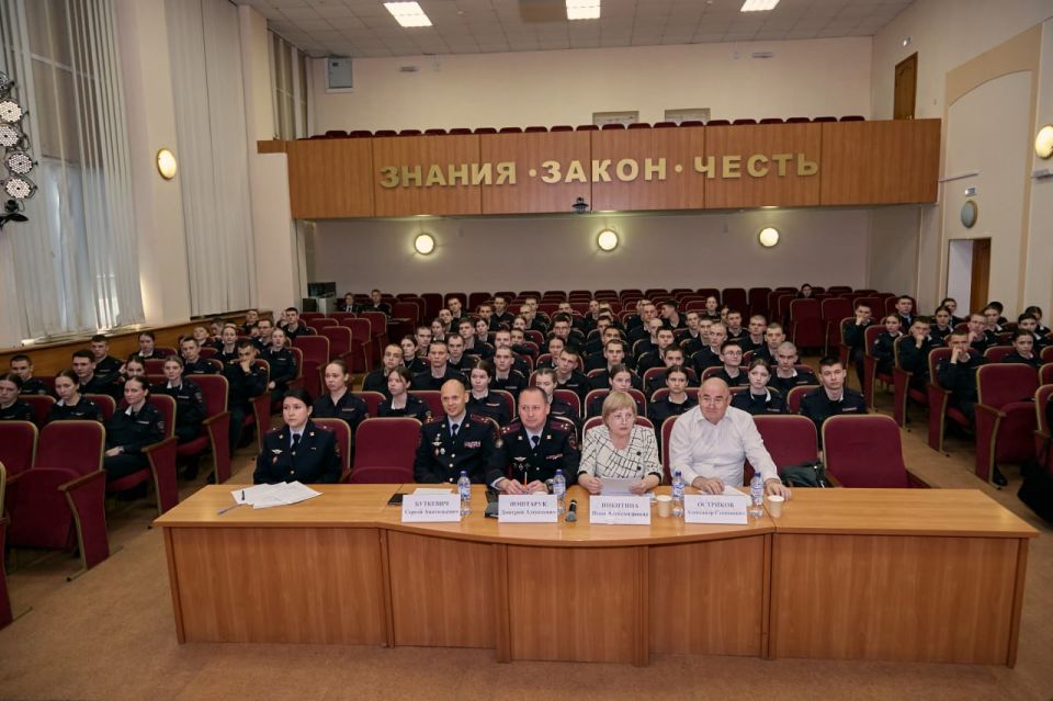 Севастопольские кадеты органов внутренних дел стали победителями в интеллектуальной викторине, приуроченной ко Дню воссоединения Севастополя и Крыма с Россией Севастопольские кадеты органов внутренних дел стали победителями в интеллектуальной викторине, приуроченной ко Дню воссоединения Севастополя и Крыма с Россией