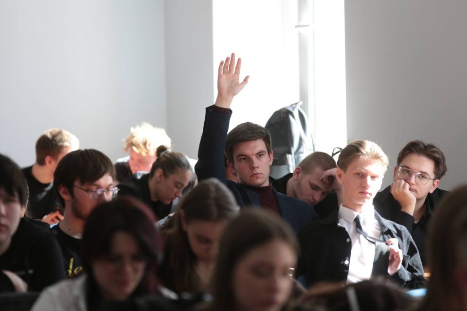 Александр Асафов рассказал студентам Финансового университета об основах политологии и карьерных перспективах Александр Асафов рассказал студентам Финансового университета об основах политологии и карьерных перспективах
