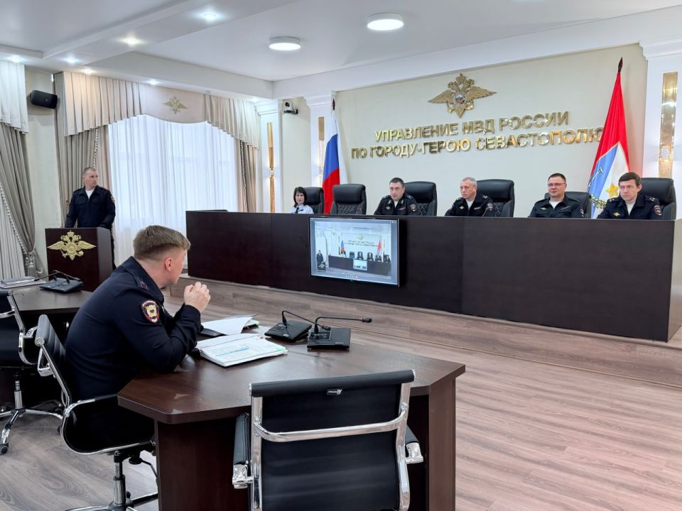 Начальник Севастопольской полиции Сергей Сигунов представил личному составу нового руководителя МОЭРТНиРАС Госавтоинспекции УМВД России по г.Севастополю Начальник Севастопольской полиции Сергей Сигунов представил личному составу нового руководителя МОЭРТНиРАС Госавтоинспекции УМВД России по г.Севастополю