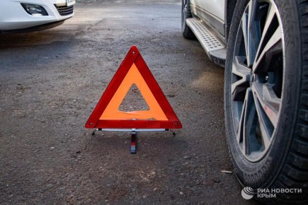 Водитель легковушки сбил подростка и скрылся с места аварии в Евпатории