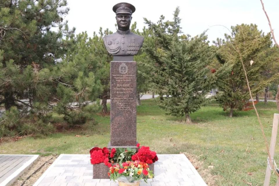 Военные следователи почтили память заместителя командующего Черноморским флотом Военные следователи почтили память заместителя командующего Черноморским флотом