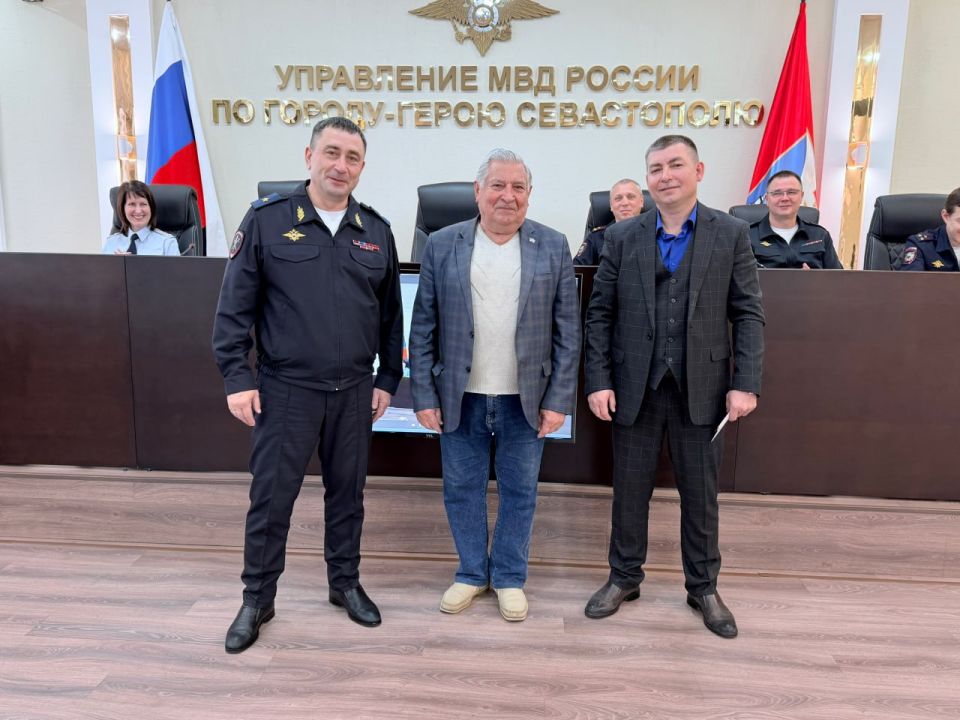 Начальник Севастопольской полиции Сергей Сигунов представил личному составу нового руководителя МОЭРТНиРАС Госавтоинспекции УМВД России по г.Севастополю