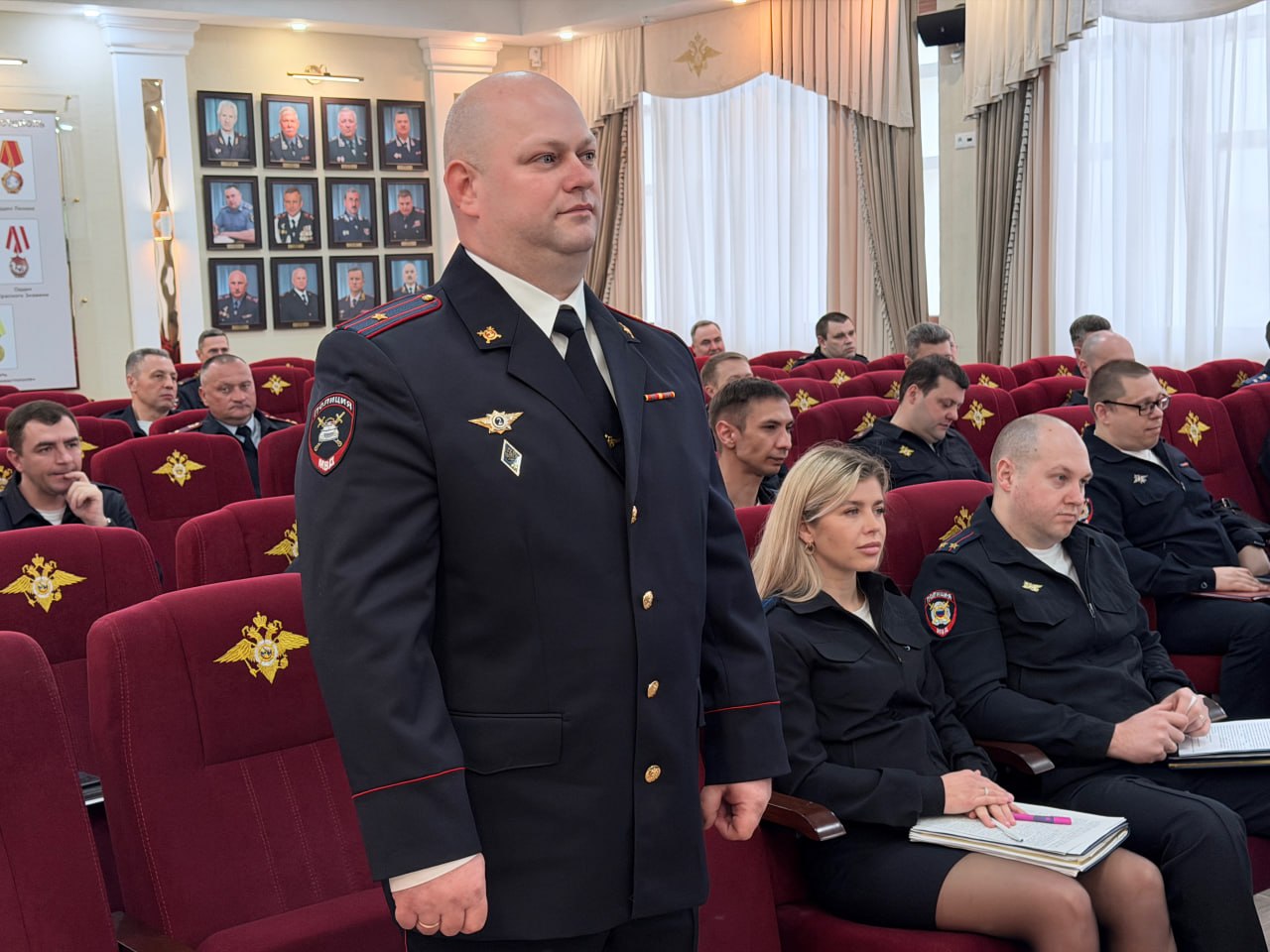 Начальник Севастопольской полиции Сергей Сигунов представил личному составу нового руководителя МОЭРТНиРАС Госавтоинспекции УМВД России по г.Севастополю Начальник Севастопольской полиции Сергей Сигунов представил личному составу нового руководителя МОЭРТНиРАС Госавтоинспекции УМВД России по г.Севастополю