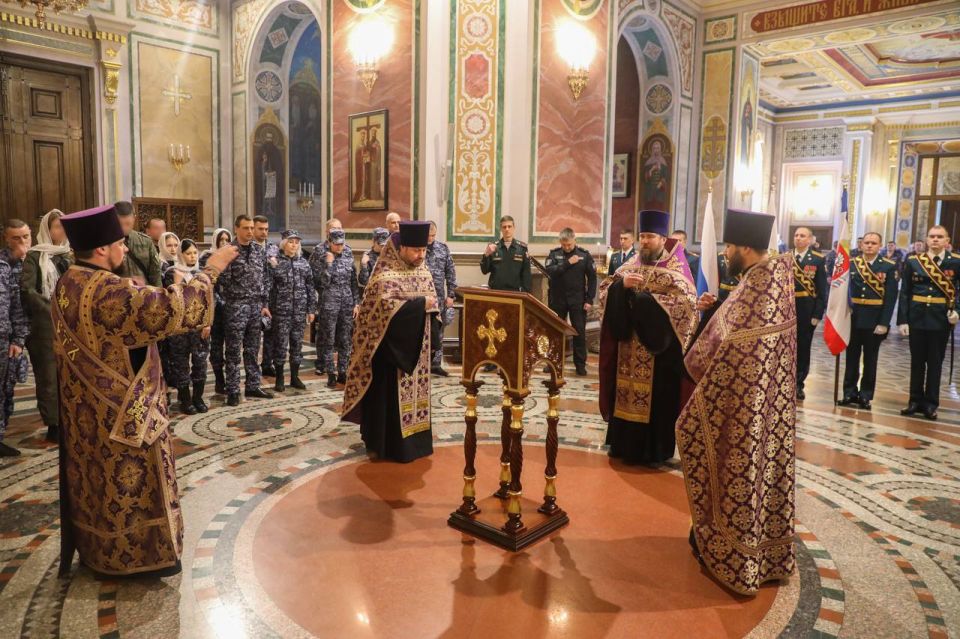 В Крыму состоялся молебен во здравие воинов Росгвардии В Крыму состоялся молебен во здравие воинов Росгвардии