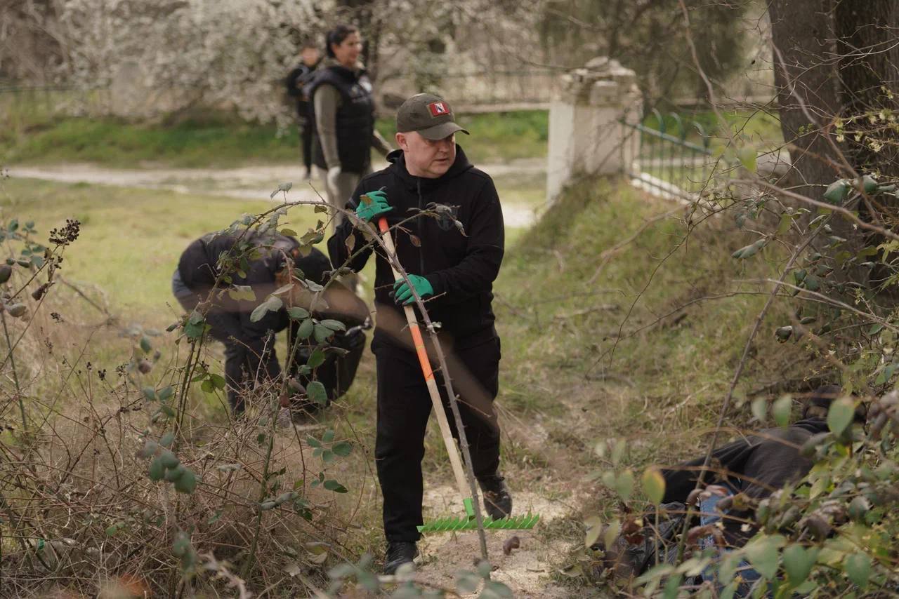 Михаил Развожаев: Сегодня в Севастополе стартовал сезон субботников Михаил Развожаев: Сегодня в Севастополе стартовал сезон субботников