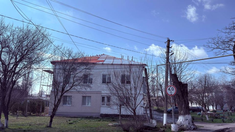 Антон Кравец: В пгт.Нижнегорский в многоквартирном доме по ул.Молодежная, 22, ведутся работы по ремонту кровли Антон Кравец: В пгт.Нижнегорский в многоквартирном доме по ул.Молодежная, 22, ведутся работы по ремонту кровли