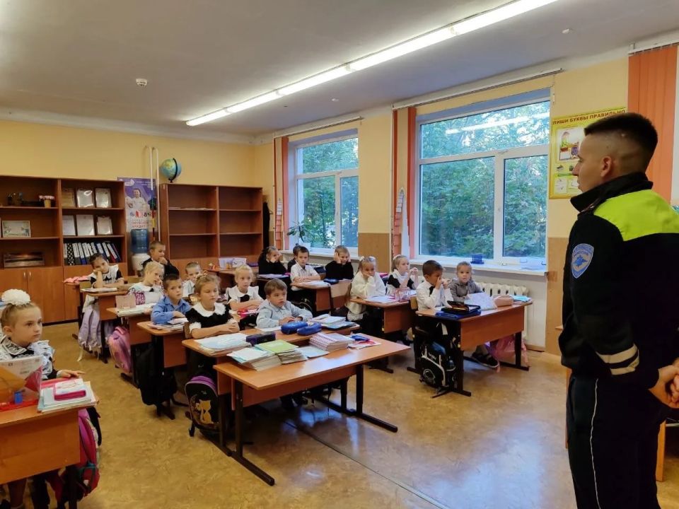 Госавтоинспекторы Севастополя провели уроки безопасности в школах города перед началом весенних каникул Госавтоинспекторы Севастополя провели уроки безопасности в школах города перед началом весенних каникул