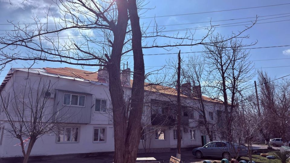 Антон Кравец: В пгт.Нижнегорский в многоквартирном доме по ул.Молодежная, 22, ведутся работы по ремонту кровли Антон Кравец: В пгт.Нижнегорский в многоквартирном доме по ул.Молодежная, 22, ведутся работы по ремонту кровли