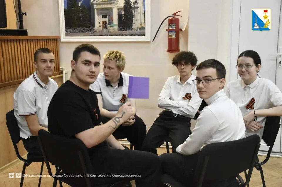 Студенты Севастополя обсудили события Русской весны и познакомились с миром беспилотников Студенты Севастополя обсудили события Русской весны и познакомились с миром беспилотников