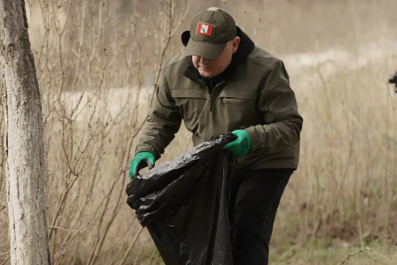 Михаил Развожаев: Сегодня в Севастополе стартовал сезон субботников Михаил Развожаев: Сегодня в Севастополе стартовал сезон субботников