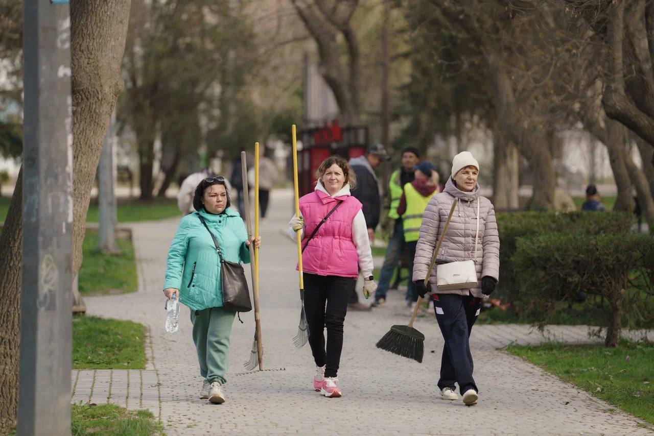 Михаил Развожаев: Сегодня в Севастополе стартовал сезон субботников Михаил Развожаев: Сегодня в Севастополе стартовал сезон субботников