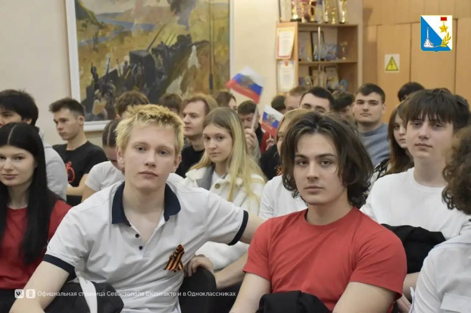 Студенты Севастополя обсудили события Русской весны и познакомились с миром беспилотников Студенты Севастополя обсудили события Русской весны и познакомились с миром беспилотников