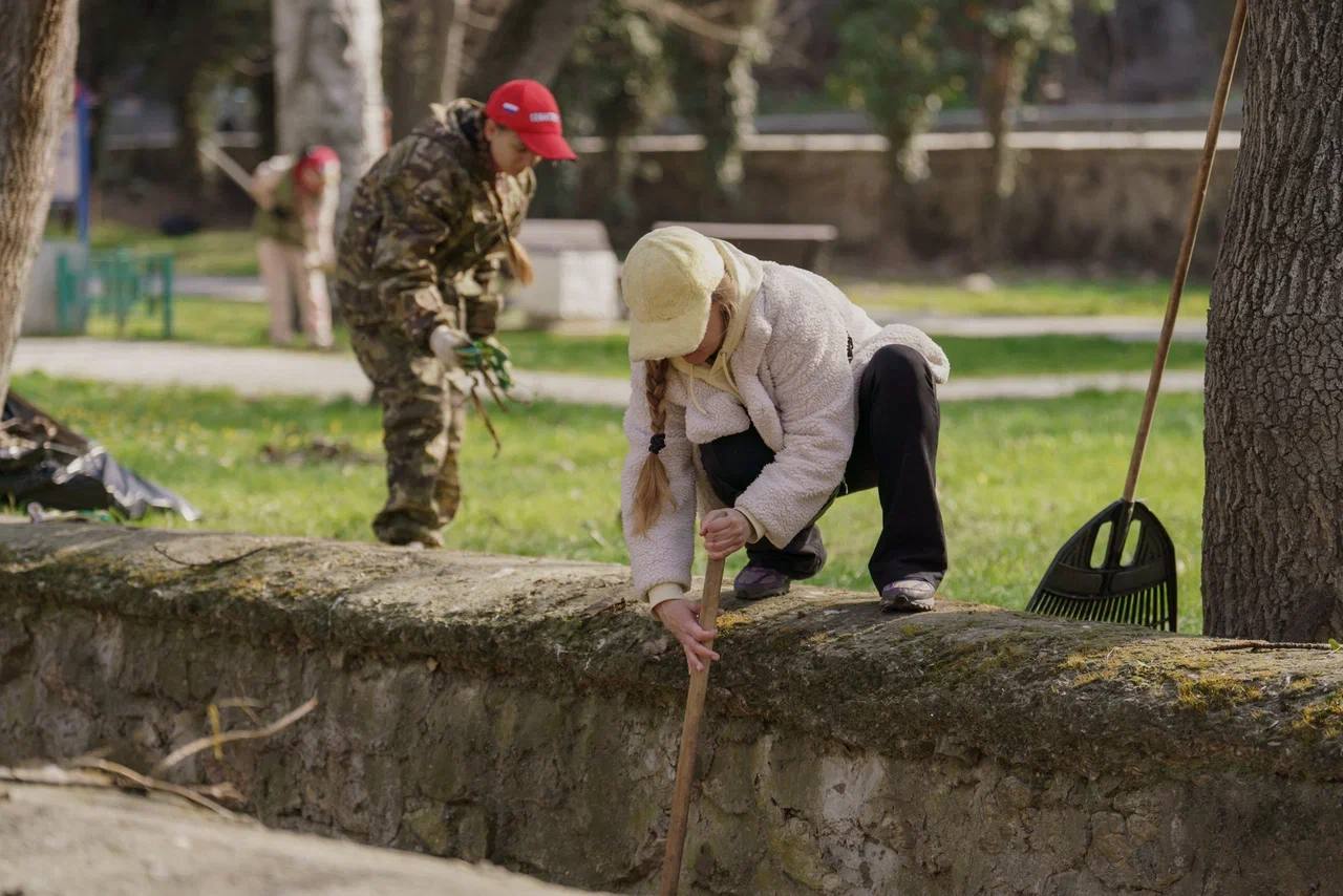 Михаил Развожаев: Сегодня в Севастополе стартовал сезон субботников Михаил Развожаев: Сегодня в Севастополе стартовал сезон субботников