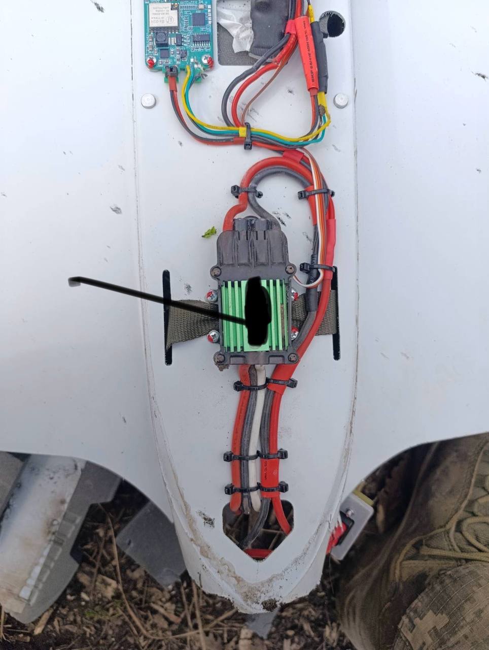 Обломки редкого российского дрона-камикадзе "Клин", опубликованные противником Обломки редкого российского дрона-камикадзе "Клин", опубликованные противником