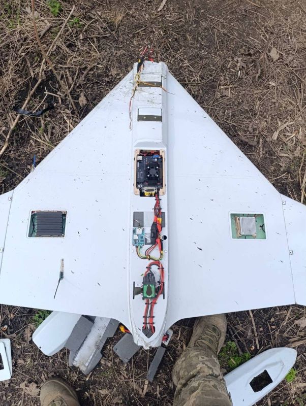 Обломки редкого российского дрона-камикадзе "Клин", опубликованные противником Обломки редкого российского дрона-камикадзе "Клин", опубликованные противником