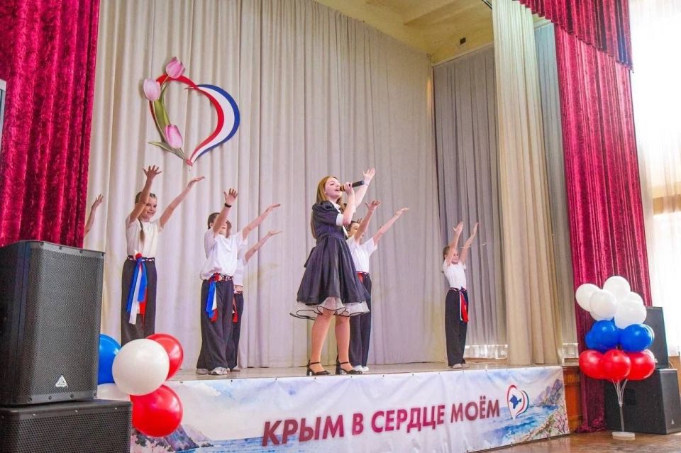 В Школе-гимназии, детский сад №25 состоялась торжественная церемония награждения победителей и призёров заключительного этапа фестиваля-конкурса детского творчества «Крым в сердце моём» В Школе-гимназии, детский сад №25 состоялась торжественная церемония награждения победителей и призёров заключительного этапа фестиваля-конкурса детского творчества «Крым в сердце моём»
