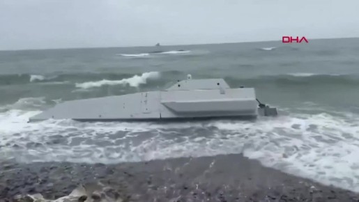 Безэкипажный катерВМС США потерпел крушение у берегов Турции