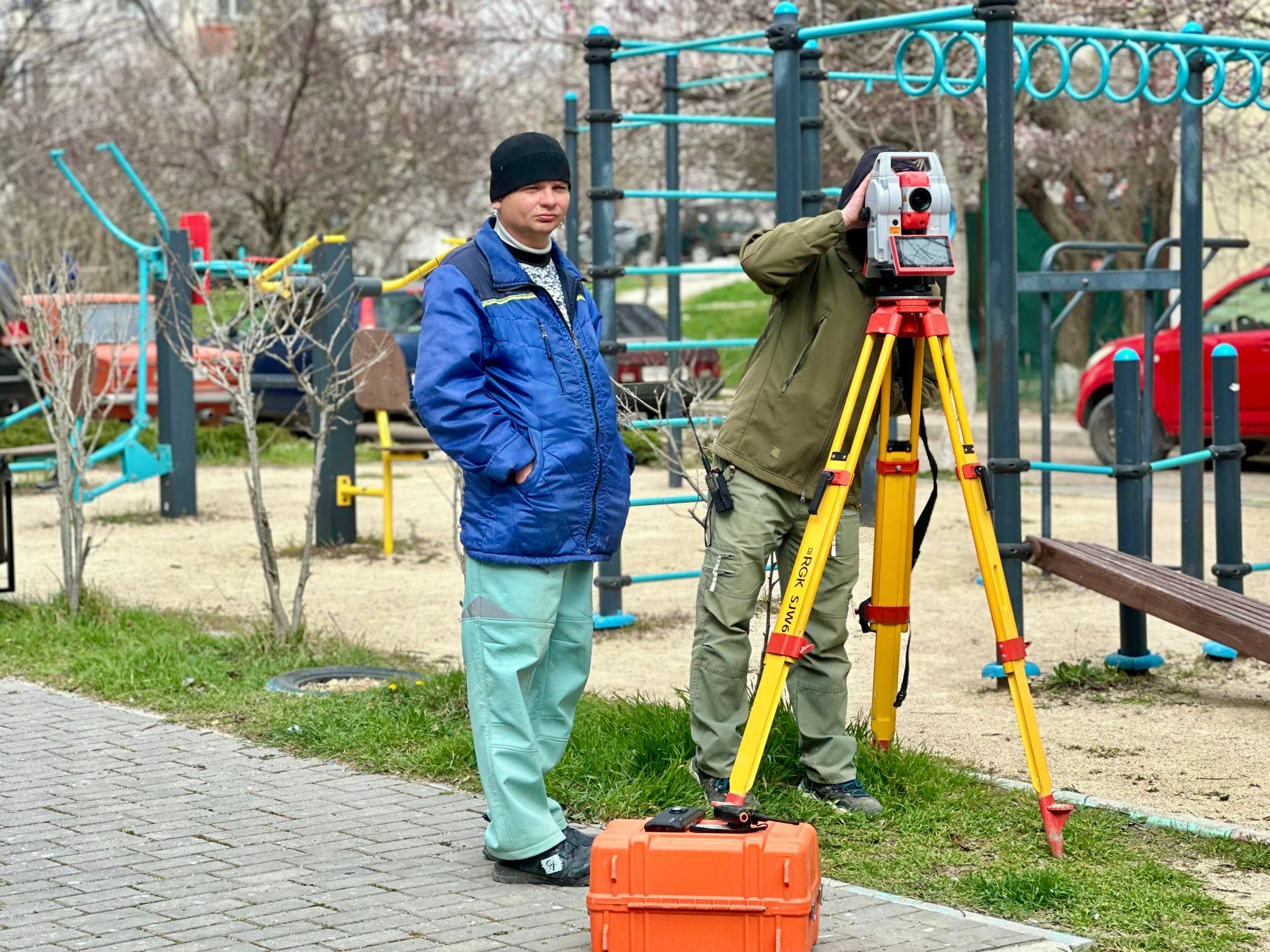 Владимир Немцев: Встретился с жителями домов №13 и №15 по улице Александра Маринеско, чтобы обсудить предстоящий ремонт внутриквартальных дорог и придомовых территорий и другие насущные вопросы Владимир Немцев: Встретился с жителями домов №13 и №15 по улице Александра Маринеско, чтобы обсудить предстоящий ремонт внутриквартальных дорог и придомовых территорий и другие насущные вопросы