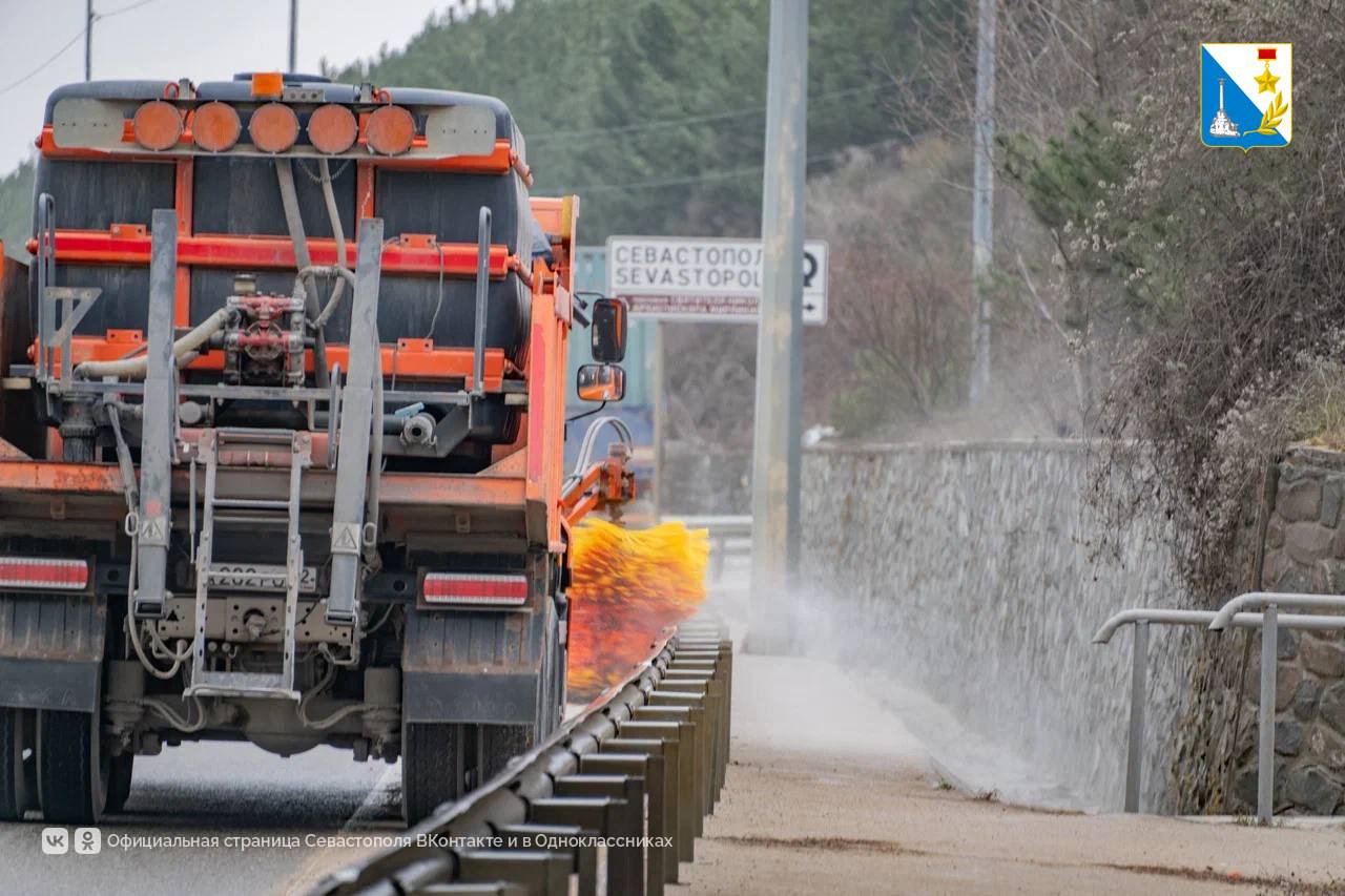 Готовим дороги к весне. Дорожные службы проводят уборку после зимы, ремонтируют остановки, восстанавливают обочины и выполняют ямочный ремонт Готовим дороги к весне. Дорожные службы проводят уборку после зимы, ремонтируют остановки, восстанавливают обочины и выполняют ямочный ремонт