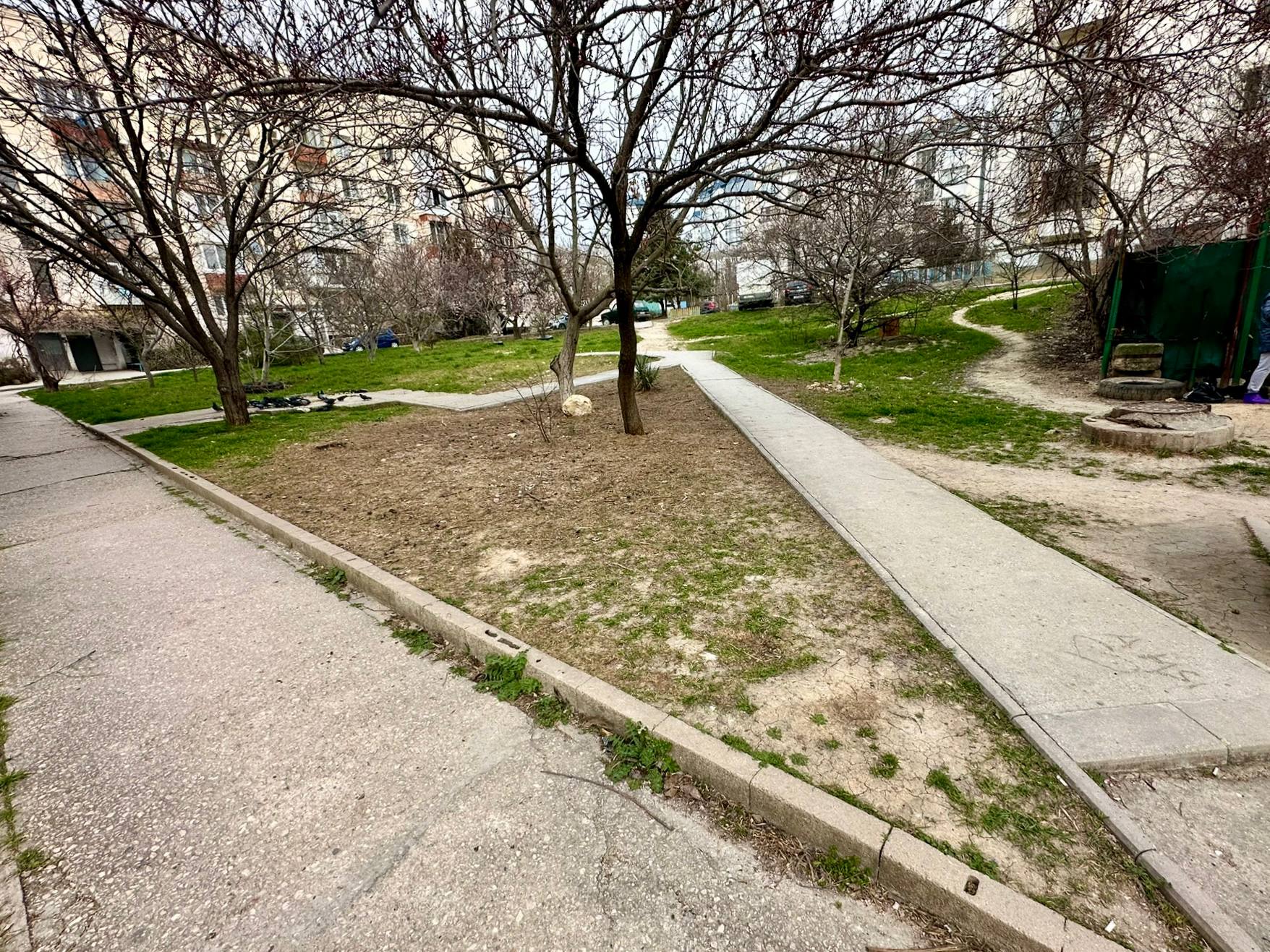 Владимир Немцев: Встретился с жителями домов №13 и №15 по улице Александра Маринеско, чтобы обсудить предстоящий ремонт внутриквартальных дорог и придомовых территорий и другие насущные вопросы Владимир Немцев: Встретился с жителями домов №13 и №15 по улице Александра Маринеско, чтобы обсудить предстоящий ремонт внутриквартальных дорог и придомовых территорий и другие насущные вопросы