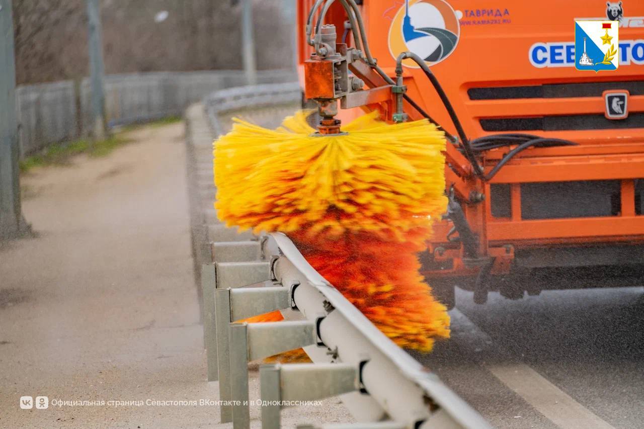 Готовим дороги к весне. Дорожные службы проводят уборку после зимы, ремонтируют остановки, восстанавливают обочины и выполняют ямочный ремонт Готовим дороги к весне. Дорожные службы проводят уборку после зимы, ремонтируют остановки, восстанавливают обочины и выполняют ямочный ремонт