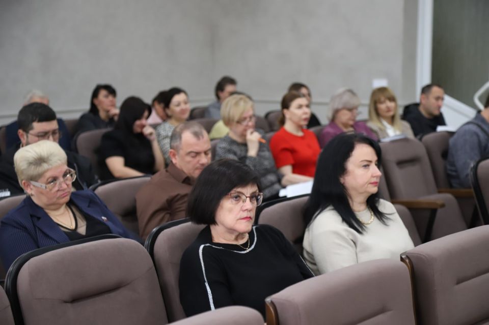 Общая площадь посевов озимых культур в районе составляет 1900 гектаров Общая площадь посевов озимых культур в районе составляет 1900 гектаров