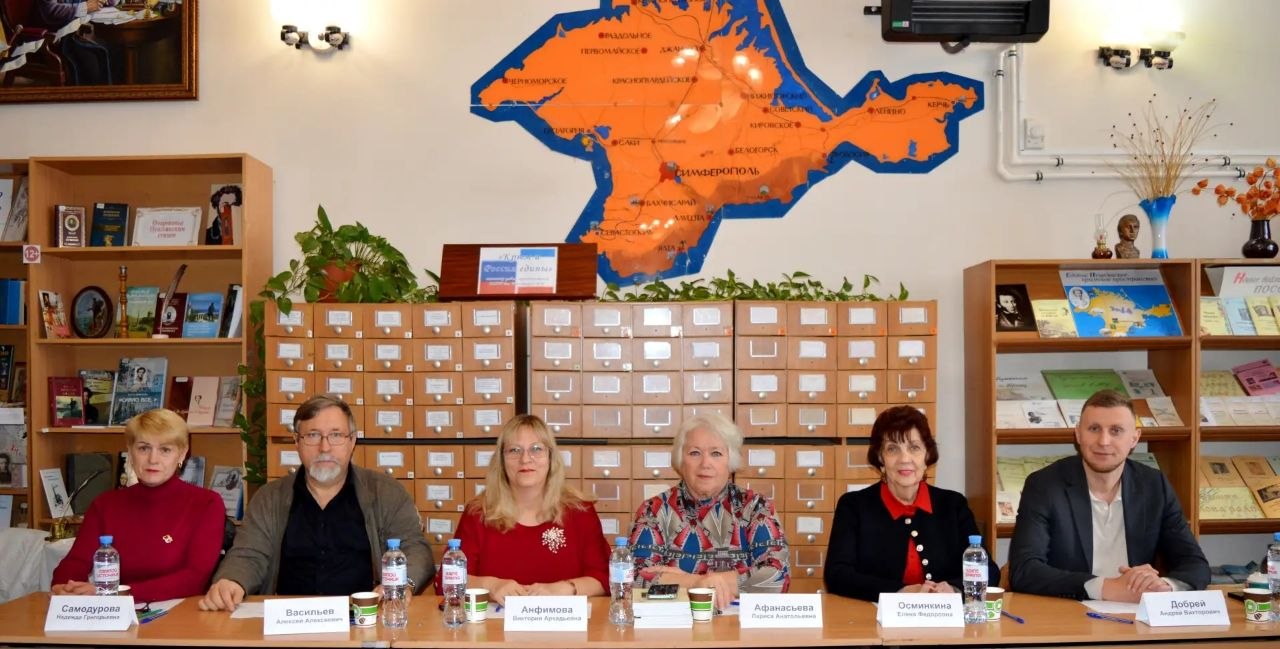 В читальном зале Центральной библиотеки им. А. С. Пушкина, в рамках реализации творческой программы «Пушкин и Крым», состоялся творческий поэтический конкурс «Золотая россыпь стихов», посвященный Всемирному дню поэзии В читальном зале Центральной библиотеки им. А. С. Пушкина, в рамках реализации творческой программы «Пушкин и Крым», состоялся творческий поэтический конкурс «Золотая россыпь стихов», посвященный Всемирному дню поэзии