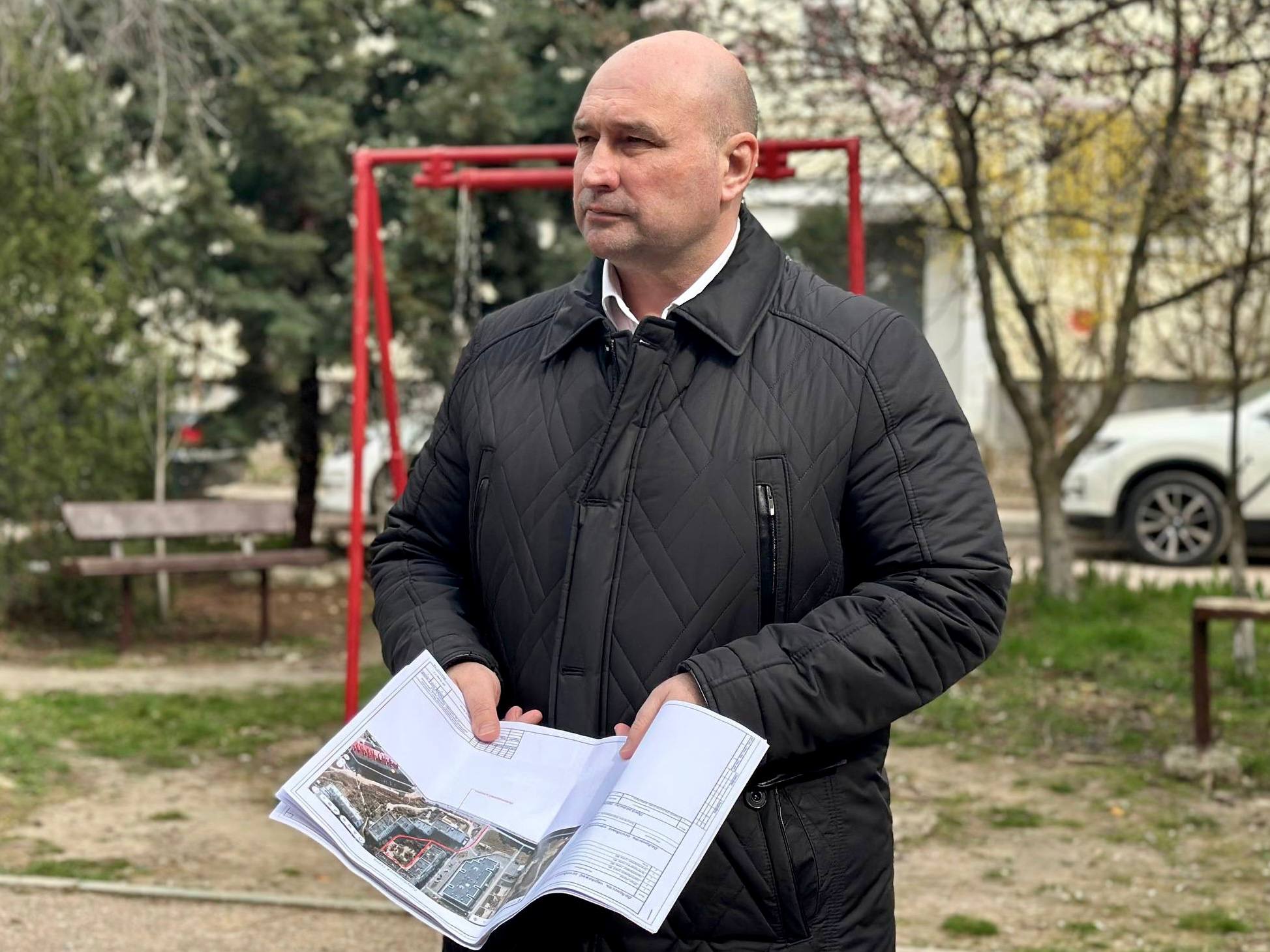 Владимир Немцев: Встретился с жителями домов №13 и №15 по улице Александра Маринеско, чтобы обсудить предстоящий ремонт внутриквартальных дорог и придомовых территорий и другие насущные вопросы Владимир Немцев: Встретился с жителями домов №13 и №15 по улице Александра Маринеско, чтобы обсудить предстоящий ремонт внутриквартальных дорог и придомовых территорий и другие насущные вопросы