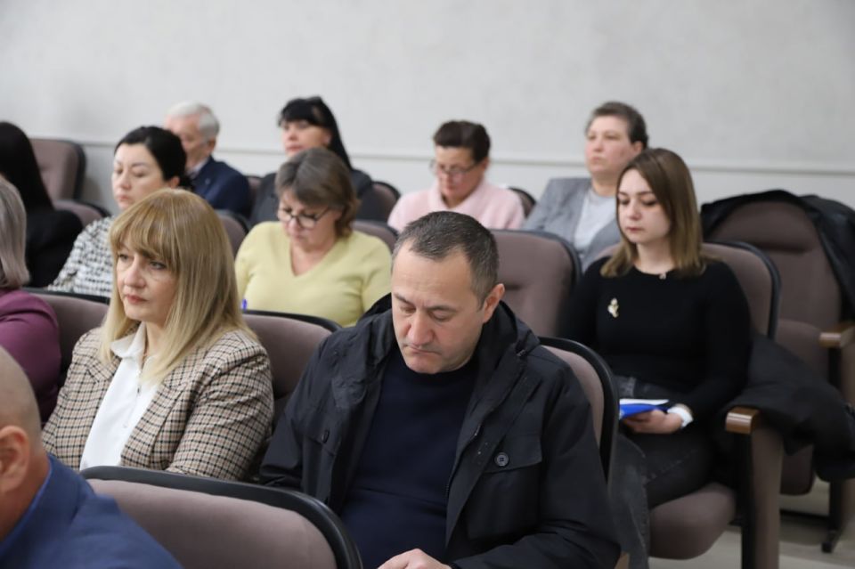 Анжелика Ястребова: О работе по легализации труда и выплате заработной платы не ниже МРОТ доложила начальник управления экономики и сельского хозяйства Екатерина Гридасова Анжелика Ястребова: О работе по легализации труда и выплате заработной платы не ниже МРОТ доложила начальник управления экономики и сельского хозяйства Екатерина Гридасова