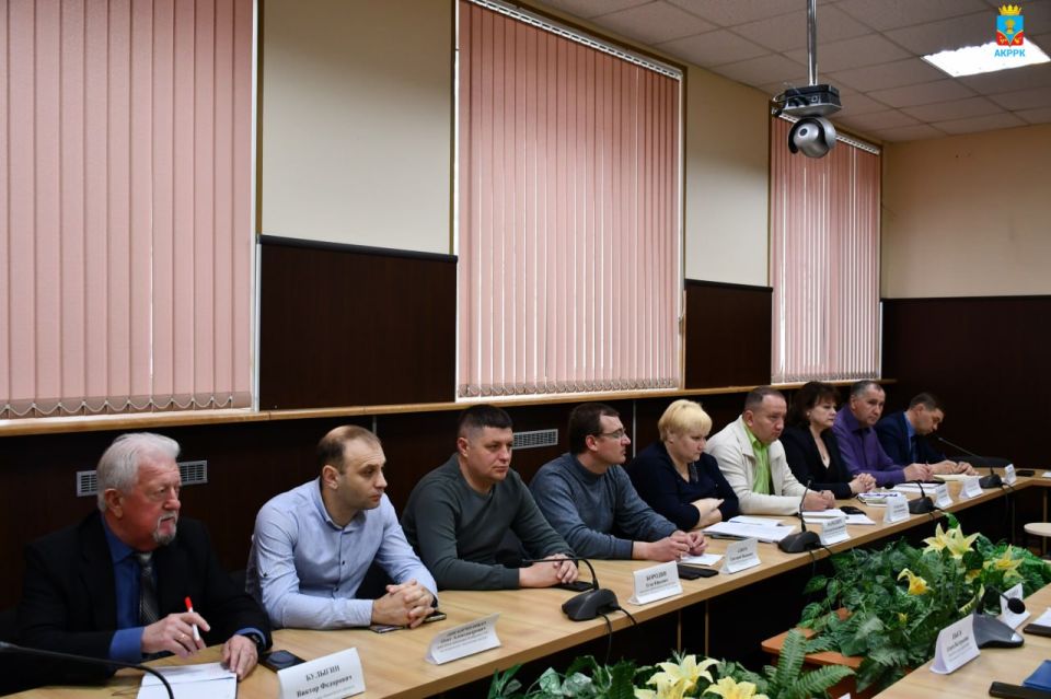 Сегодня Глава Администрации Красногвардейского района Василий Грабован провел совещание по проблемным и актуальным вопросам района с руководителями предприятий, учреждений и организаций района, начальниками структурных... Сегодня Глава Администрации Красногвардейского района Василий Грабован провел совещание по проблемным и актуальным вопросам района с руководителями предприятий, учреждений и организаций района, начальниками структурных...