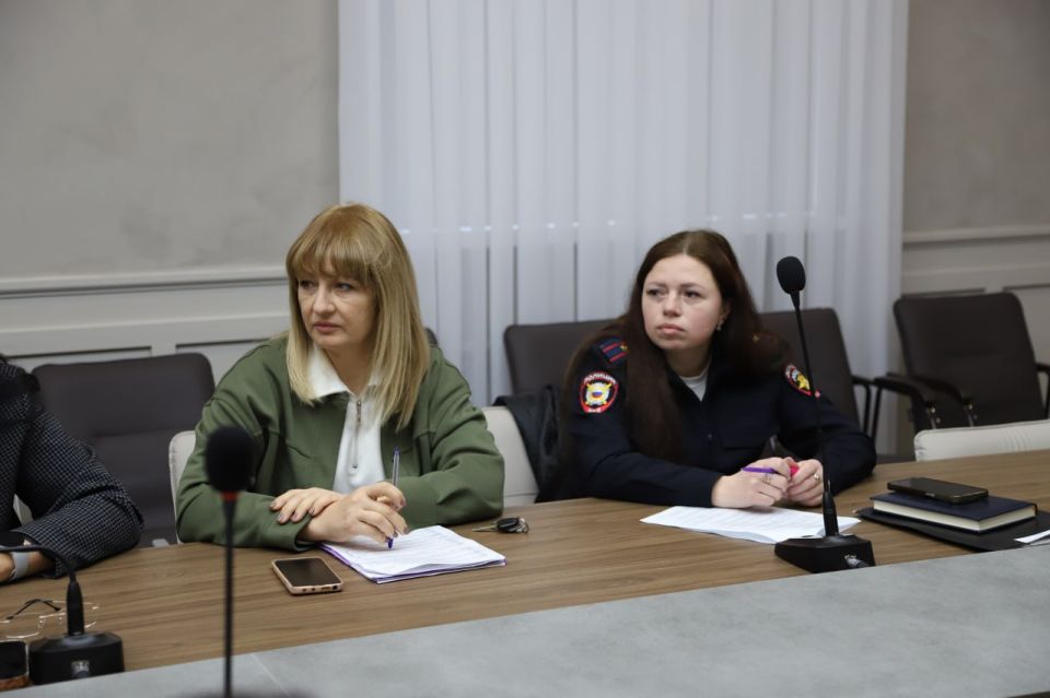 Анжелика Ястребова: В администрации Бахчисарайского района состоялось очередное заседание Комиссии по делам несовершеннолетних и защите их прав Анжелика Ястребова: В администрации Бахчисарайского района состоялось очередное заседание Комиссии по делам несовершеннолетних и защите их прав