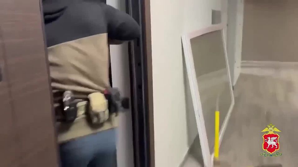 В Ялте расследуется вымогательство денег у бизнесмена за его развратные действия с несовершеннолетней