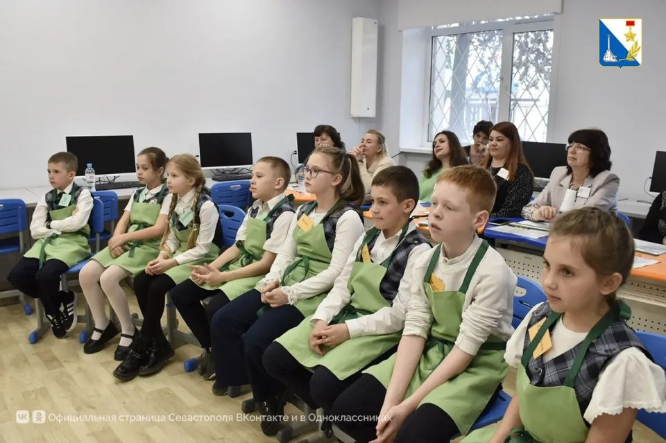 В Севастополе выбирают лучшего педагога дополнительного образования В Севастополе выбирают лучшего педагога дополнительного образования