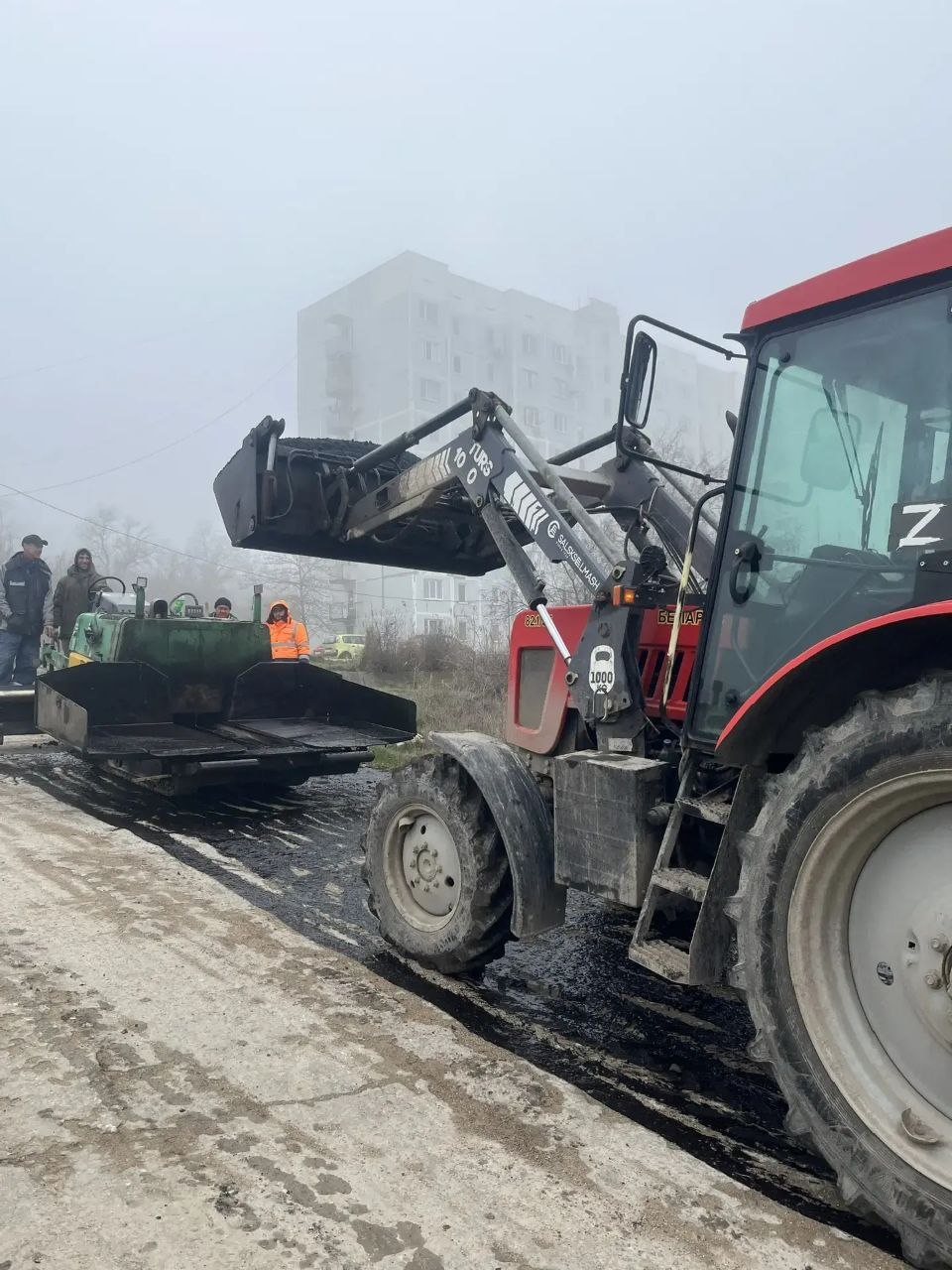 В районе активно ведутся работы по ямочному ремонту, которые реализуются за счёт бюджетных средств, выделенных руководством республики В районе активно ведутся работы по ямочному ремонту, которые реализуются за счёт бюджетных средств, выделенных руководством республики