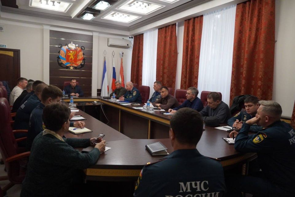 В Керчи начала работу межведомственная комиссия по оценке готовности к пожароопасному и паводкоопасному периодам под руководством заместителя начальника Главного управления МЧС России по Республике Крым Дмитрия Коваленко В Керчи начала работу межведомственная комиссия по оценке готовности к пожароопасному и паводкоопасному периодам под руководством заместителя начальника Главного управления МЧС России по Республике Крым Дмитрия Коваленко