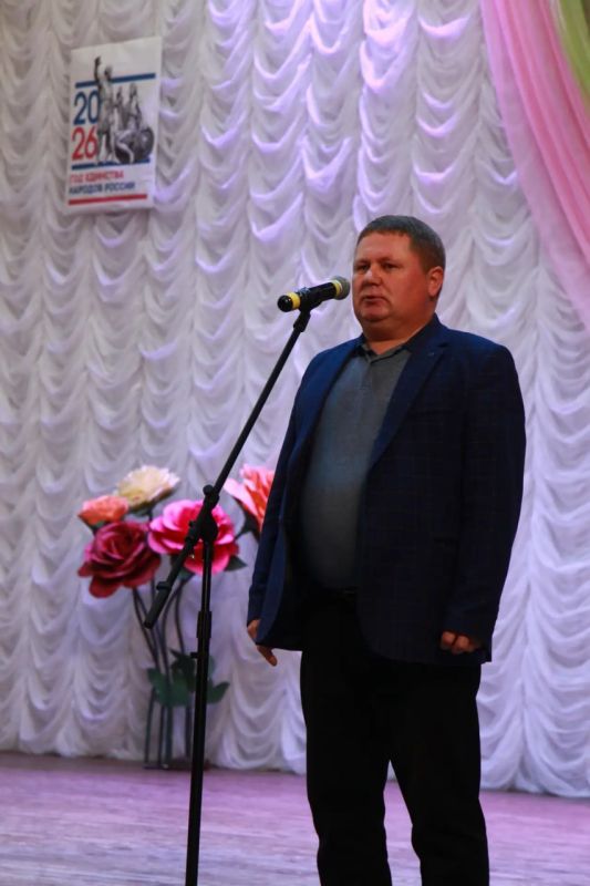 25 марта в Раздольненском районном Доме культуры состоялось торжественное мероприятие и праздничный концерт «Во славу культуры», приуроченные ко Дню работника культуры России 25 марта в Раздольненском районном Доме культуры состоялось торжественное мероприятие и праздничный концерт «Во славу культуры», приуроченные ко Дню работника культуры России