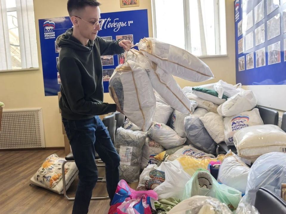 Дорогие севастопольцы!. Спасибо вам за отзывчивость и деятельную помощь! Вчера с раннего утра, как только был объявлен сбор необходимых вещей для пострадавших жителей улицы Павла Корчагина, в исполком «Единой России»... Дорогие севастопольцы!. Спасибо вам за отзывчивость и деятельную помощь! Вчера с раннего утра, как только был объявлен сбор необходимых вещей для пострадавших жителей улицы Павла Корчагина, в исполком «Единой России»...